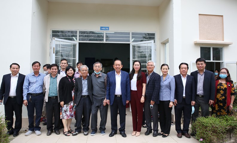 Phó Thủ tướng Thường trực tặng quà Trung tâm nuôi dạy trẻ khuyết tật - ảnh 3